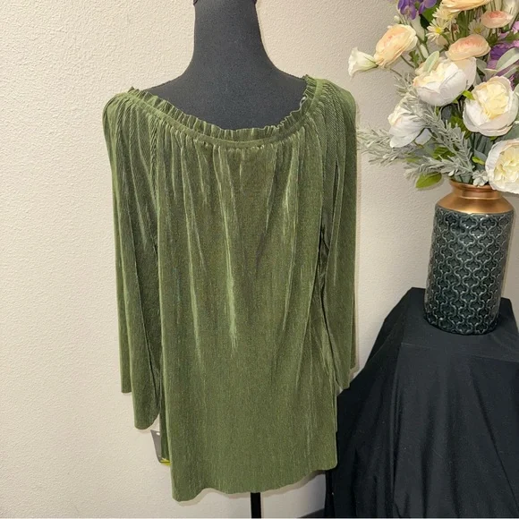 NWT Valerie Stevens Olive Pleated Velvet Knit Top L Boho Chic - Picture 3 of 8
